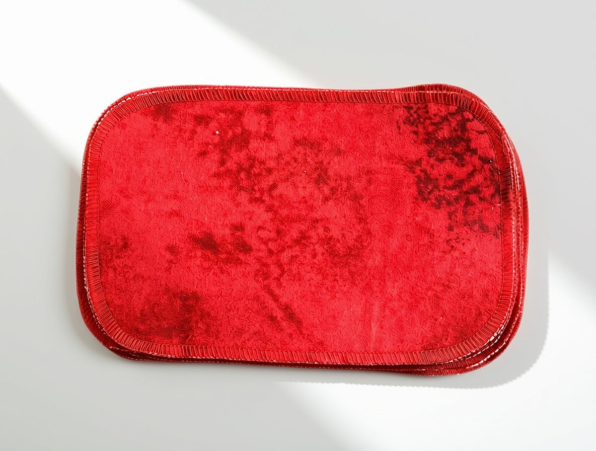 Pile de feuillet réutilisable en flanelle de coton rouge.
